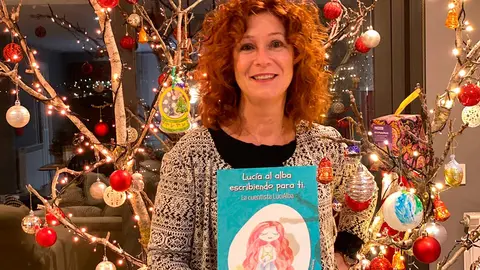 Inmaculada Blanco presenta Luc&iacute;a al Alba escribiendo para ti