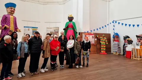 El montaje expositivo esta estructurado en &aacute;mbitos y tem&aacute;ticas