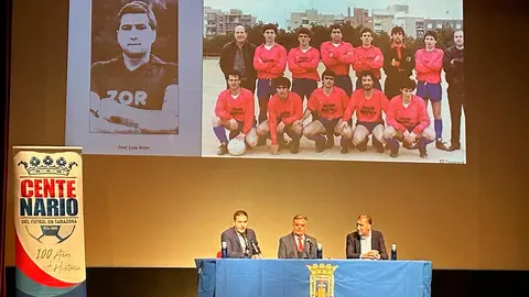 El turiasonense Santiago Albericio ha empleado 13 a&ntilde;os para trazar en un libro el centenario del deporte rey en la Ciudad del Queiles