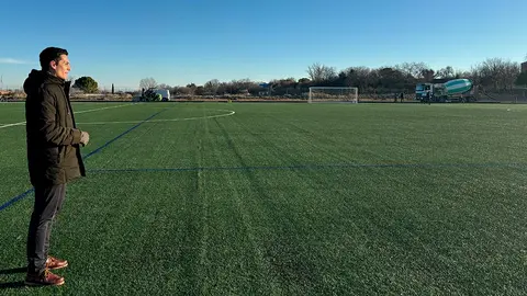 Pablo Escribano, concejal de Deportes visitando las obras