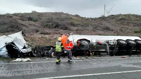 Hasta tres camiones se vieron involucrados en la colisi&oacute;n