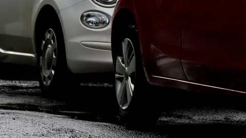 aparcamiento coches parking golpe ajustado