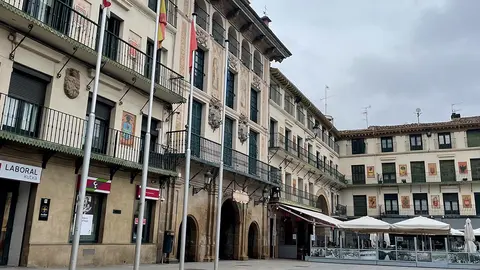 M&aacute;stiles de las banderas de plaza de los Fueros