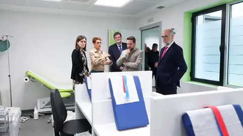 Mar&iacute;a Chivite, Fernando Dom&iacute;nguez,Alejandro Toquero, Jes&uacute;s Alfredo Mart&iacute;nez Larrea y Ana Campillo durante la visita