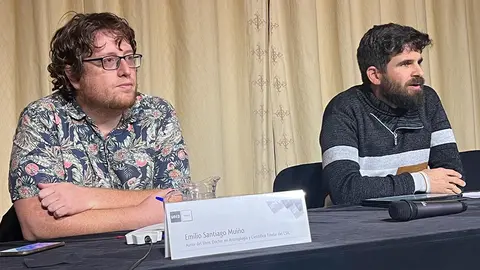 Un momento de la charla impartida por Emilio Santiago Mui&ntilde;o_2