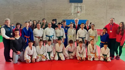 El equipo Shogun en los Juegos Deportivos de Navarra de Judo Alev&iacute;n Primera Jornada 2024