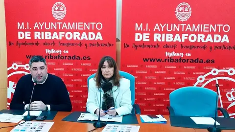 El alcalde de Ribaforada Tirso Calvo y la concejal de cultura Noem&iacute; Hern&aacute;ndez