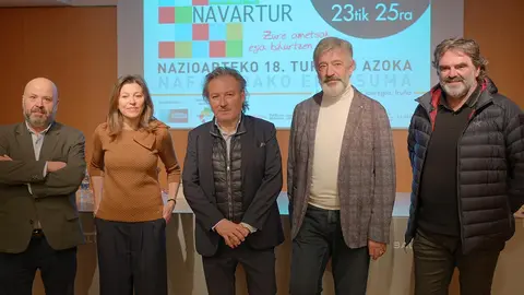 Luis Cort&eacute;s, Ana Rivas, Koldo Mart&iacute;nez, Joseba Beitia y Nacho Calvo en la presentaci&oacute;n de Navartur 2024