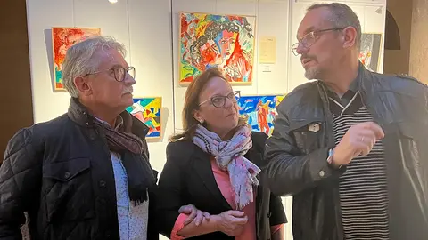 Fausto D&iacute;az, Ana Laura de Diego y el director de la UNED, Luis Fern&aacute;ndez
