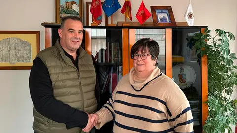 Rafael Loscos, presidente de AER, con Raquel Paz Aperte, alcaldesa de Cabanillas