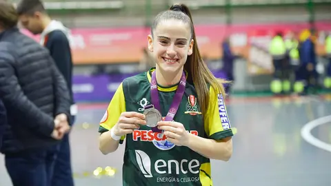 Carla con su medalla de Subcampeona