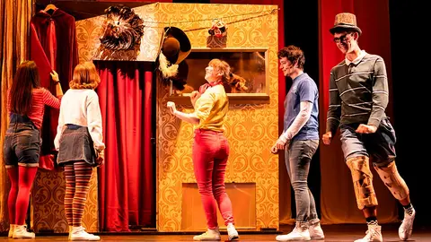 Tdiferencia en un momento de la representaci&oacute;n de Onin y el Misterio del Teatro