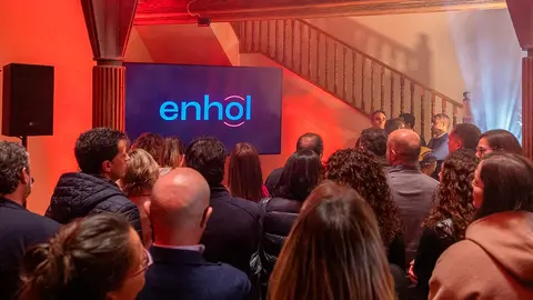 Grupo Enhol actualiza su marca en una Casa del Almirante abarrotada