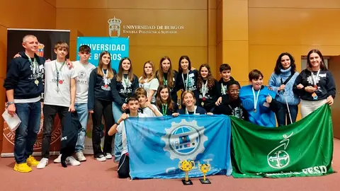 El equipo GRAT Anunciata junto a sus entrenadores en Burgos