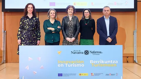 Natalia Zapata, Pilar Telletxea, Rebeca Esnaola, Ana Rivas y Alberto Ecay