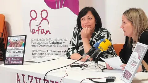 Marta Sim&oacute;n y Ana Remirez, de AFAN, durante la rueda de prensa que ofrecieron en Tudela
