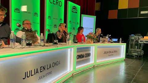 Desde las tres de la tarde, Julia en la Onda emiti&oacute; ayer en directo un programa especial desde el Centro Cultural Tafalla Kulturgunea para hablar sobre las familias pioneras de la energ&iacute;a fotovoltaica en Espa&ntilde;a y sobre sus reivindicaciones