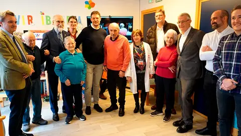 F&eacute;lix Taberna, Fernando Dom&iacute;nguez, Rafael Teijeira, Andr&eacute;s Ilund&aacute;in, Juana Celay y Amaia Jorajur&iacute;a durante la visita en Cascante al proyecto ACERCAR