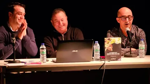 El alcalde Carlos Bonel, el autor Franciso Santos y el bi&oacute;logo Roberto Aguirre en la presentaci&oacute;n del libro en Ablitas