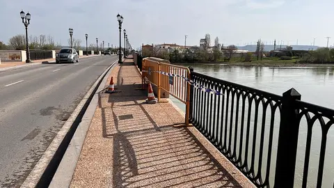 Este es el estado en el que qued&oacute; el puente del Ebro