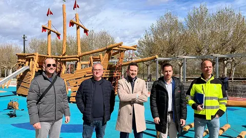 El alcalde de Tudela, Alejandro Toquero, y el concejal de Urbanismo, Zeus P&eacute;rez durante la presentaci&oacute;n del Corredor Verde