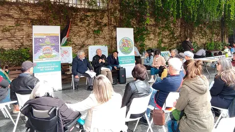 Fernando Arm&eacute;ndariz y Javier Aisa ante el p&uacute;blico asistente