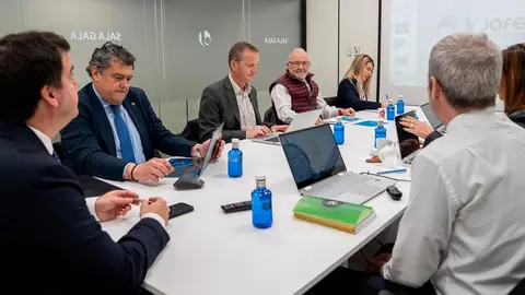 El equipo directivo de Jofemar y el de Sodena, junto al consejero de Desarrollo Econ&oacute;mico y Empresarial de Navarra, Mikel Irujo