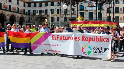 Tudela recuerda el D&iacute;a de la Rep&uacute;blica con un acto simb&oacute;lico en la plaza de los Fueros