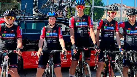 El equipo Cadete Impotusa del Club Ciclista Turiaso La Ribera que se desplaz&oacute; a Villava