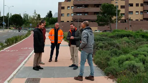 Se han ejecutado aproximadamente 820 metros lineales en los que se han pavimentado 2.908 metros cuadrados de nueva acera