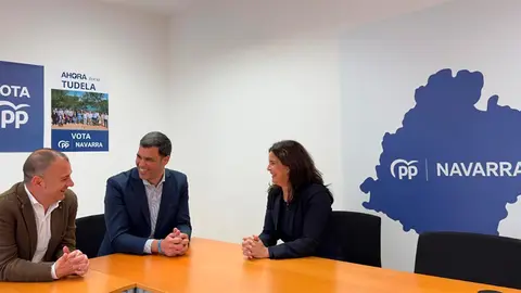 Maribel Garc&iacute;a Malo y Sergio Vitas Aguirre firman su afiliaci&oacute;n al PP de Navarra