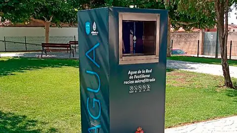 Con estas fuentes el Ayuntamiento de Fusti&ntilde;ana evita 3.600 kilos de pl&aacute;stico