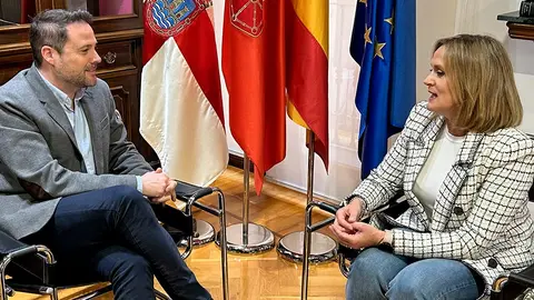 Alejandro Toquero, alcalde de Tudela; y la alcaldesa de Barakaldo, Amaia del Campo