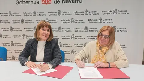 La directora general de Protecci&oacute;n Social y Cooperaci&oacute;n al Desarrollo, In&eacute;s Jim&eacute;nez, junto a la delegada territorial de la FSG, In&eacute;s Garc&iacute;a