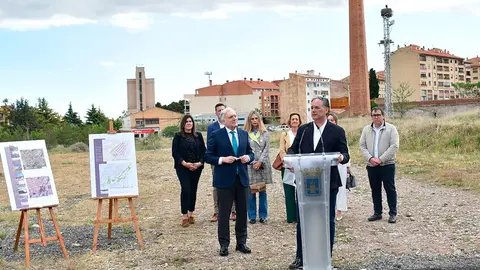 Octavio L&oacute;pez y el alcalde de Tarazona, Tono Jaray, en la presentaci&oacute;n del convenio