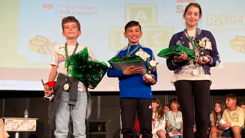 Juan S&aacute;nchez, &Iacute;zan Ma&ntilde;ero y Bianca Sara, ganadores del Spelling Bee 2024