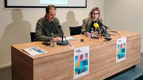 La concejal de cultura, Ic&iacute;ar Les y Alfredo Mart&iacute;nez, responsable de la entidad Asalto, que coordina el festival en la presentaci&oacute;n de ayer