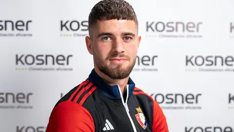 Iker Mu&ntilde;oz, uno de los jugadores m&aacute;s destacados de Osasuna esta campa&ntilde;a, analiza la actualidad del equipo rojillo en una entrevista exclusiva con Kosner