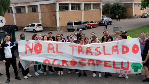 La direcci&oacute;n de la empresa no aporta m&aacute;s soluciones que el desplazamiento colectivo a Zaragoza y el Ayuntamiento de Tudela se compromete a ceder naves o terrenos para evitar la deslocalizaci&oacute;n