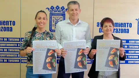 Moreno, Docando y Ana Tarazona, gerente de la ACT durante la presentaci&oacute;n de la Ruta de Manjares de &Eacute;poca