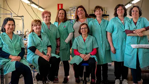 Las socias de la cooperativa textil San José Artesano tienen muy claro que quieren quedarse en Luna