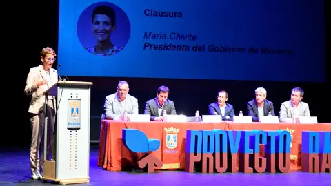 Mar&iacute;a Chivite durante la presentaci&oacute;n del Proyecto Ra&iacute;z en Peralta
