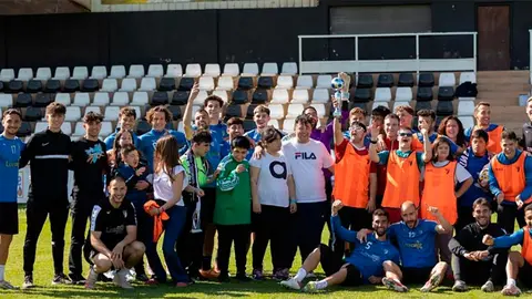 Una veintena de adolescentes con y sin discapacidad participa en el campamento inclusivo de AMIMET