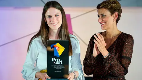 La poeta Celia Carrasco recoge del premio al Talento Art&iacute;stico 2024