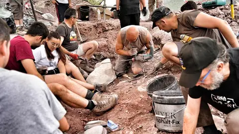 Comienza la nueva y prometedora campa&ntilde;a de excavaci&oacute;n paleontol&oacute;gica en Igea 2