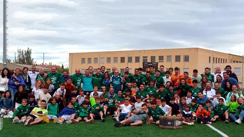El CD Lourdes logr&oacute; el ascenso a Primera Auton&oacute;mica en un partido festivo