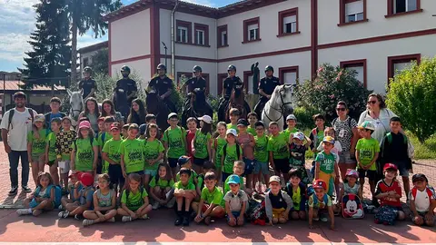 Excursi&oacute;n APYMA Alhama de Cintru&eacute;nigo a la Polic&iacute;a Nacional de Pamplona 1