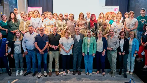 El vicepresidente Taberna, junto a alcaldes y alcaldesas y representantes de los colectivos de la Ribera adheridos recientemente al Pacto Local por los Cuidados