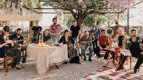 Amparanoia y Artistas del Gremio