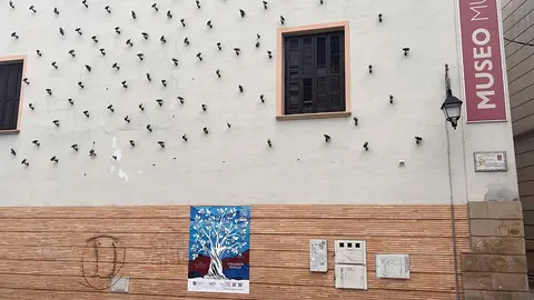 Cartel del &aacute;rbol de la Red de Juder&iacute;as en el lateral del Museo Mu&ntilde;oz Sola